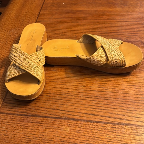 Platform summer sandals. Size 7 or 7.5 - Picture 4 of 4